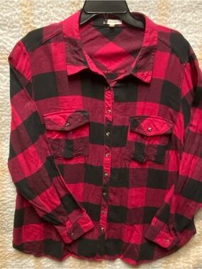 Maurice’s Size 2 Women’s Pink & Black Plaid Button-Up Shirt